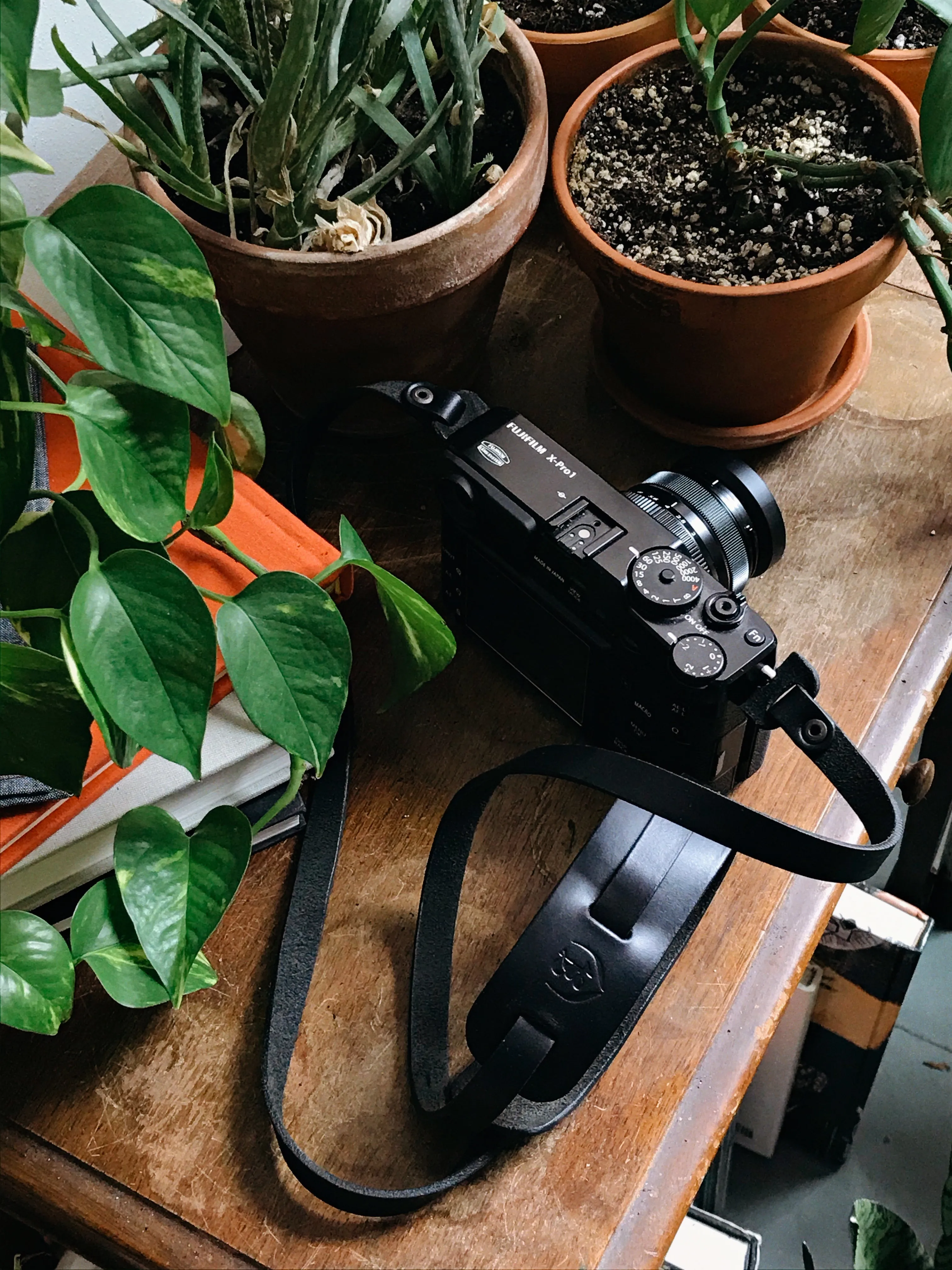 L E G A C Y minimal camera strap - Black Chromexcel