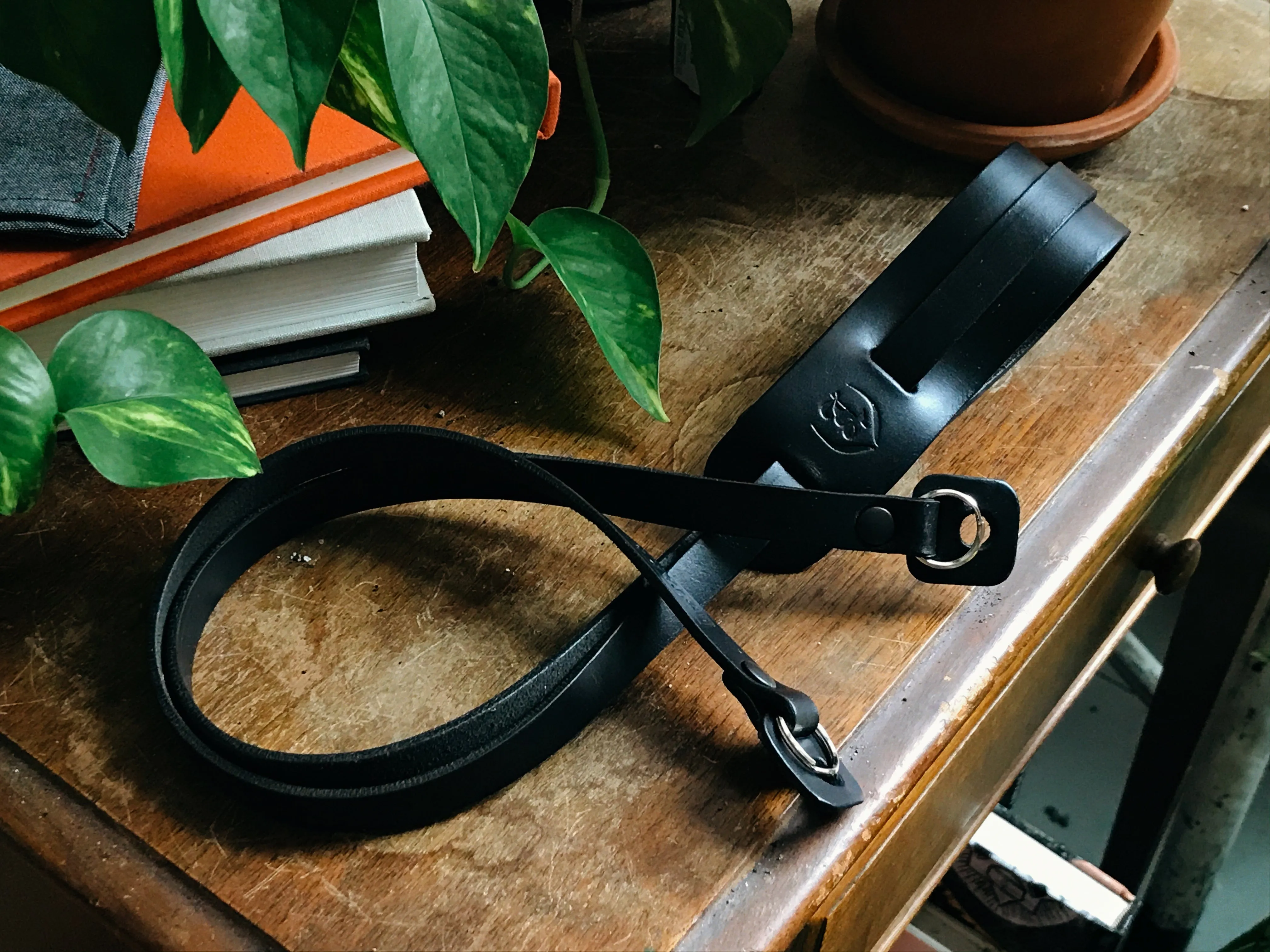 L E G A C Y minimal camera strap - Black Chromexcel