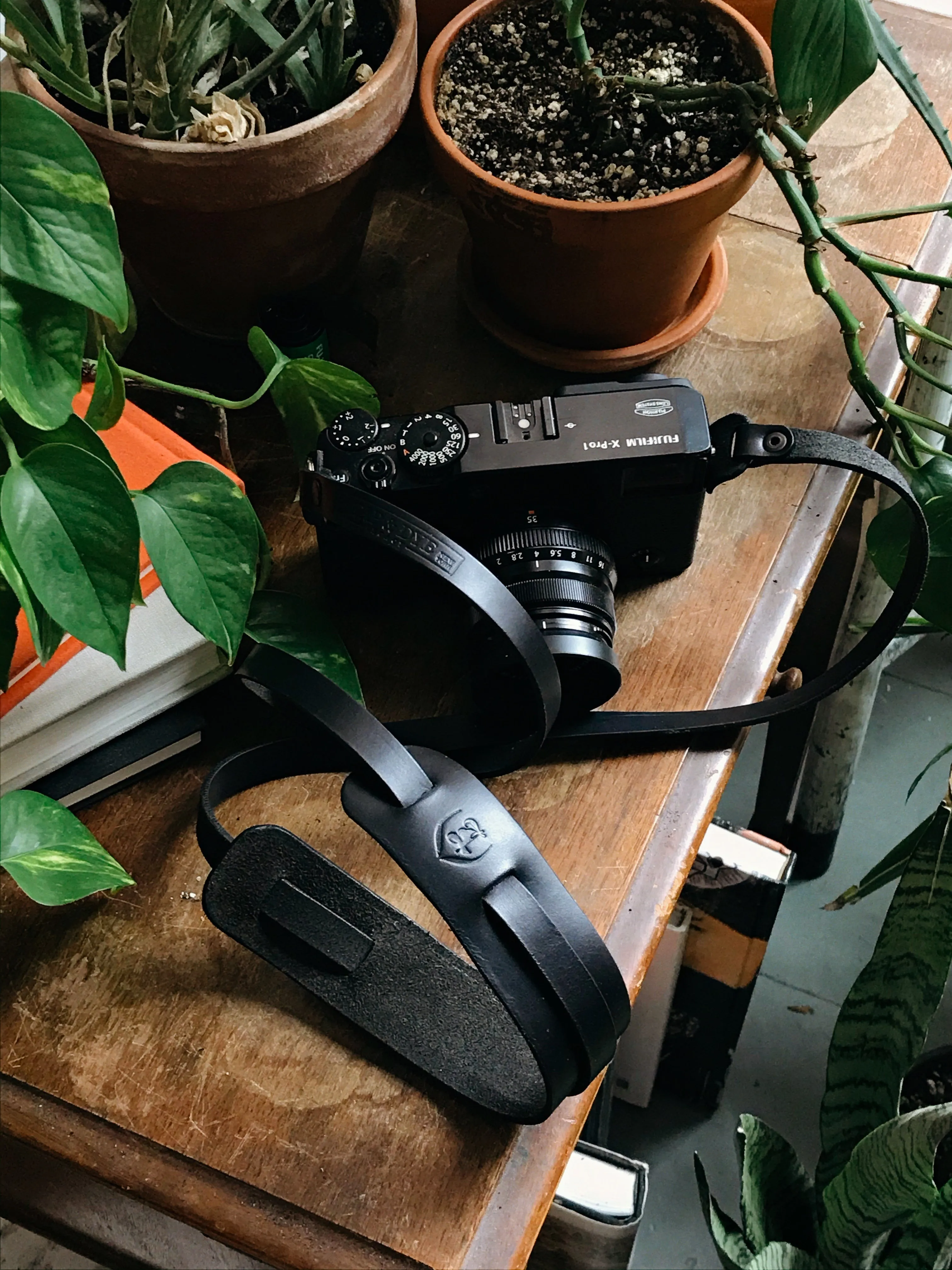L E G A C Y minimal camera strap - Black Chromexcel